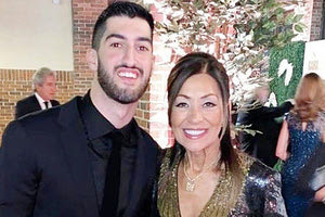 Η Ελένη Μπούση με τον γιο του προέδρου του ΟΦΗ Δημήτρη