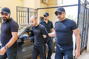 O δολοφόνος της Σούζαν Ίτον, Γιάννης Παρασκάκης