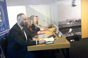 Ο αντεισαγγελέας Ηρακλείου κ. Ευστάθιος Θεοφανίδης στη διάρκεια της ομιλίας για την ενδοοικογενειακή βία