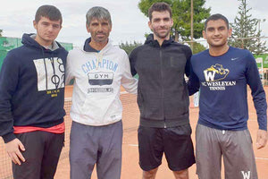 Η ομάδα των Ανδρών του “Ηράκλειο” με τον προπονητή τους