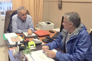 ο Αντιπεριφερειάρχης Επιχειρηματικότητας -Κοινωνικής Οικονομίας  Αντώνης Παπαδεράκης και ο πρόεδρος του «Πλοηγού» Εκπαιδευτική -Αναπτυξιακή, Χάρης Ροδιτάκης