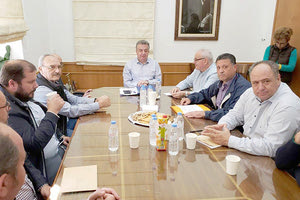 σύμβαση για την δωρεάν μεταφορά με λεωφορεία (αστικά-υπεραστικά) των ευπαθών κοινωνικό-οικονομικά φοιτητών υπέγραψε ο περιφερειάρχης Κρήτης