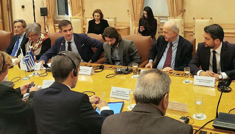 ο δήμαρχος Ηρακλείου Β.Λαμπρινός, στη διάρκεια υψηλόβαθμης  συνάντησης με τον Ύπατο Αρμοστή του ΟΗΕ για το Προσφυγικό