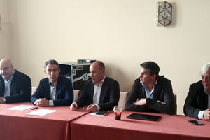 Από αριστερά διακρίνονται οι κ.κ. Αποστολάκης, Κατσαράκης, Χαλκιαδάκης, Αγγελόπουλος και Μανούσος