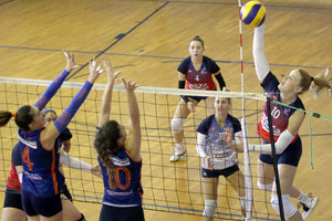 Η Μανάι της ΑΘΛΕΣΗ σε φάση από το ντέρμπι με τη ΓΕΗ