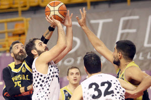 Η ομάδα μπάσκετ του ΟΦΗ με το Μαρούσι