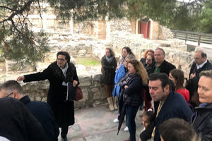 Ξενάγηση στην Κνωσό από την ξεναγό Αθηνά Σφακάκη