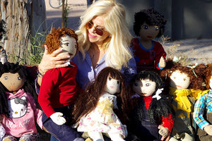 Η κ. Κατερίνα Καζέλα θα πραγματοποιήσει σεμινάριο στο Ηράκλειο με θέμα τις κούκλες με ταυτότητα