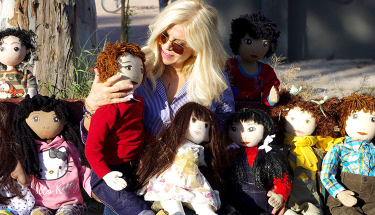 Η κ. Κατερίνα Καζέλα θα πραγματοποιήσει σεμινάριο στο Ηράκλειο με θέμα τις κούκλες με ταυτότητα