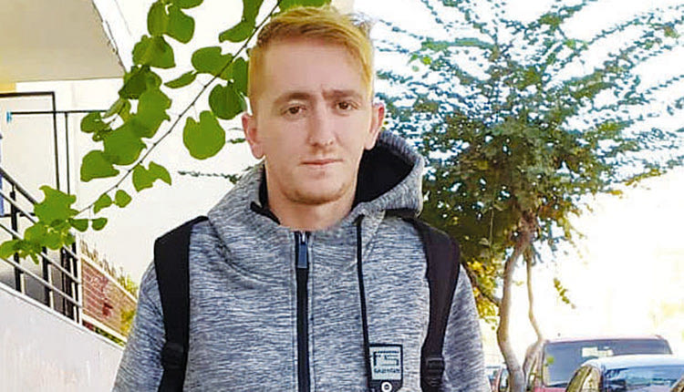 ο αμυντικός του Πόρου, Άγγελος Καρβελάς.