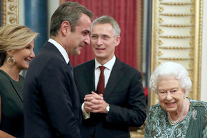 Στο παλάτι του Μπάκιγχαμ ο Κυριάκος Μητσοτάκης, συνοδευόμενος από τη σύζυγό του, Μαρέβα Μητσοτάκη.