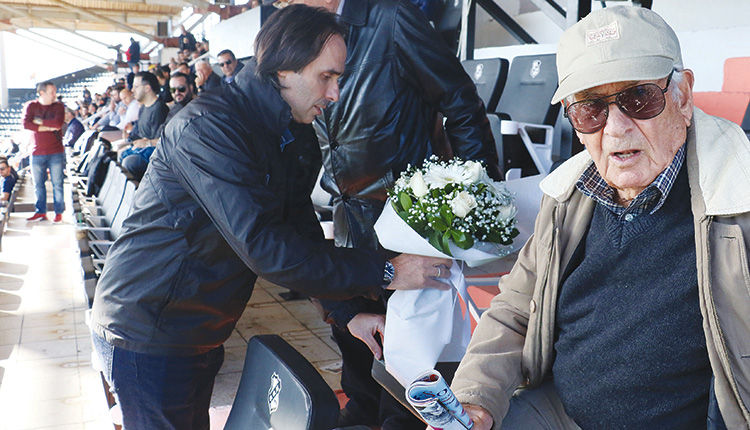 Λουλούδια από τον ΟΦΗ στη θέση του Γιώργου Δεικτάκη
