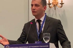 ο πρόεδρος της Ένωσης Αστυνομικών Υπαλλήλων νομού Ηρακλείου Γιώργος Καρτσάκης στο γενικό συμβούλιο της πανελλήνιας ομοσπονδίας αστυνομικών