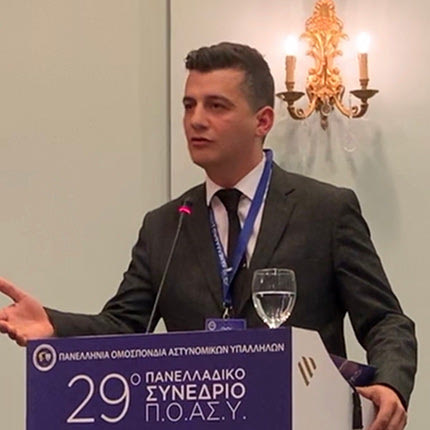 ο πρόεδρος της Ένωσης Αστυνομικών Υπαλλήλων νομού Ηρακλείου Γιώργος Καρτσάκης στο γενικό συμβούλιο της πανελλήνιας ομοσπονδίας αστυνομικών