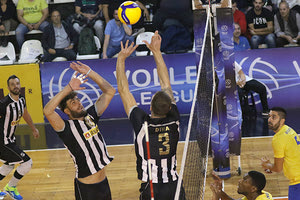 H ομάδα βόλεϊ του ΟΦΗ