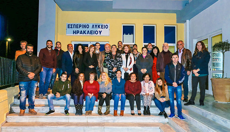 Αποφάσισαν να κυνηγήσουν το όνειρό τους και γράφτηκαν στο Εσπερινό Λύκειο Ηρακλείου