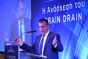 ο υπουργός Εργασίας Γιάννης Βρούτσης