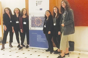 Μαθήτριες του Λυκείου Αγίας Βαρβάρας ανέλαβαν ρόλους Ευρωπαίων αξιωματούχων και τοποθετήθηκαν για την προσφυγική κρίση