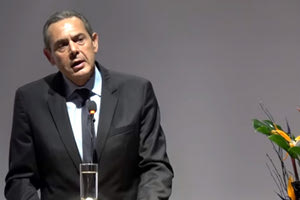 Ο πρώην υπουργός Άμυνας Πάνος Καμμένος αγνώριστος έχει χάσει πάρα πολλά κιλά μετά από σκληρή δίαιτα