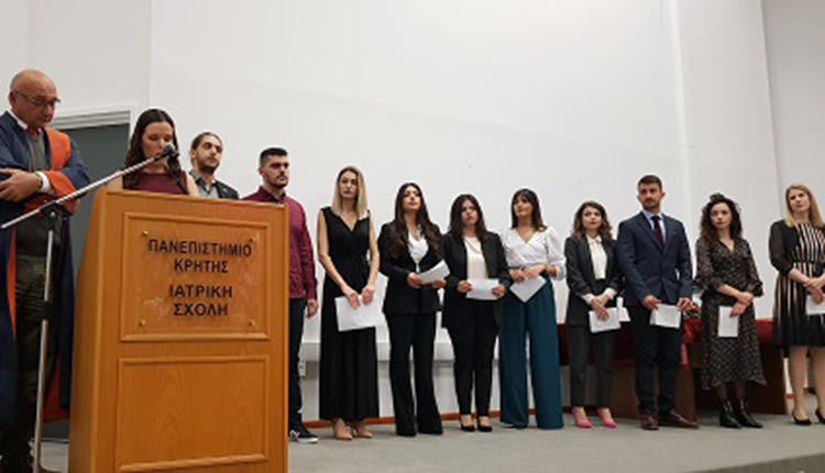 Συγκίνηση και χαρά για τους νέους γιατρούς και τους διδάκτορες