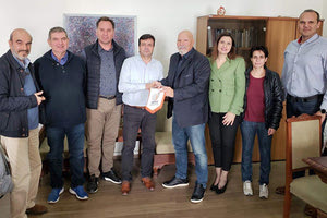 Συνάντηση με τη διοίκηση του Συνδέσμου Βετεράνων καλαθοσφαίρισης Ηρακλείου είχε ο αντιπεριφερειάρχης Ηρακλείου Νίκος Συριγωνάκης.