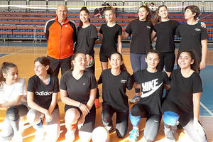 Η ομάδα βόλεϊ κοριτσιών του Γυμνασίου Γουβών