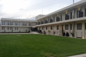 Το ανακαινισμένο κτήριο του Κέντρου Πολιτισμικής και Κοινωνικής Διακονίας «Θεομήτωρ», που βρίσκεται στον λόφο του Τιμίου Σταυρού, στο Ρέθυμνο