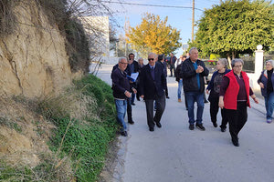 Επίσκεψη Λαμπρινού στον Εσταυρωμένο