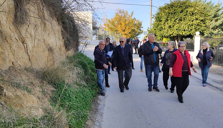 Επίσκεψη Λαμπρινού στον Εσταυρωμένο