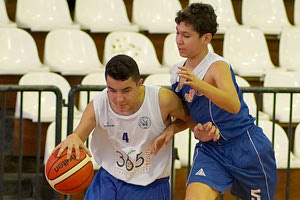 Φάση από το παιχνίδι μπάσκετ των παίδων ΕΚΑΣΚ Ηράκλειο-Κύδων