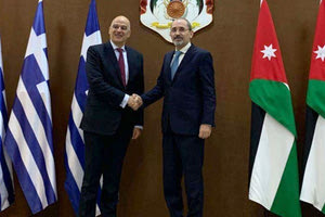 Ο Νίκος Δένδιας σε συνάντησή του με τον Ιορδανό ομόλογό του στο Αμμάν