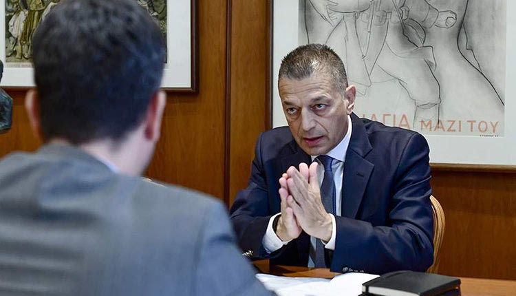 με τον αρμόδιο υφυπουργό για θέματα Μεταναστευτικής Πολιτικής κ. Στεφανή
