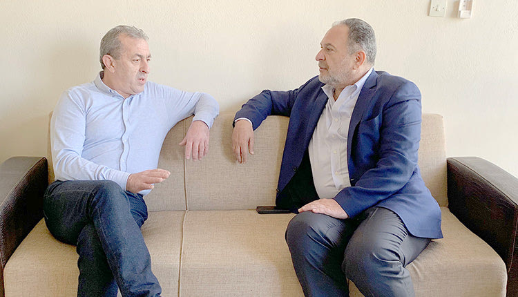 Οι τελευταίες εξελίξεις στο προσφυγικό ήταν το θέμα της συνάντησης του βουλευτή ΣΥΡΙΖΑ Ηρακλείου Σωκράτη Βαρδάκη με τον πρόεδρο της Π.Ε.Δ. Κρήτης Γιάννη Κουράκη.
