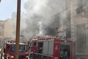 φωτιά που ξέσπασε σε συνεργείο μοτοποδηλάτων στην οδό Γιαμαλάκη στο κέντρο του Ηρακλείου