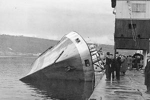 Η φωτογραφία της ημέρας: Ένα ναυάγιο μέσα στο λιμάνι της Σούδας.