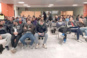 Εκπρόσωποι συλλόγων στην κλήρωση του εργασιακού μπάσκετ