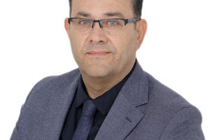 Ο υποψήφιος περιφερειάρχης Κρήτης επικεφαλής της “Λαϊκής Συσπείρωσης” Μανόλης Συντυχάκης