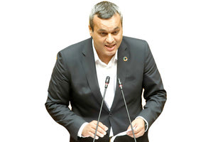 Ο Χάρης Μαμουλάκης