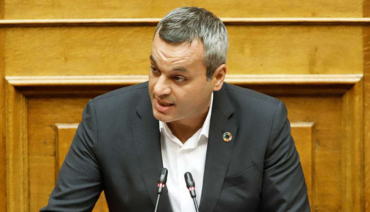 Ο Χάρης Μαμουλάκης