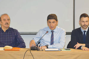 Ο κ. Αυγενάκης με τον κ. Τζώρτζογλου και τον κ. Ζερβό στη χθεσινή σύσκεψη