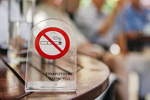 εφαρμογή του αντικαπνιστικού νόμου