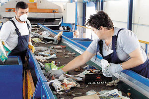 εργαζόμενοι στο εργοστάσιο ανακύκλωσης,