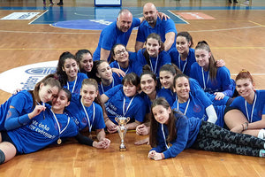 Η ομάδα Νεανίδων της ΓΕΗ που πήρε τον τίτλο