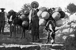 Η φωτογραφία της ημέρας: Θραψανιώτες πυθαράδες στις αρχές του περασμένου αιώνα.