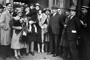 Η φωτογραφία της ημέρας: Ο πρωθυπουργός Ελ. Βενιζέλος στη γαλλική πρωτεύουσα