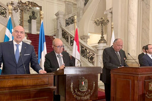 οι υπουργοί Εξωτερικών της Ελλάδας, της Κύπρου, της Αιγύπτου και της Γαλλίας, με τη συμβουλευτική συμμετοχή και της Ιταλίας, καταδίκασαν τις τουρκικές προκλήσεις στη Λιβύη αλλά και την Κύπρο.