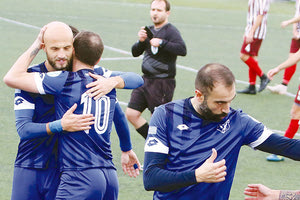 Πανηγυρίζουν οι παίκτες της Δαμάστας για μία ακόμα νίκη τους