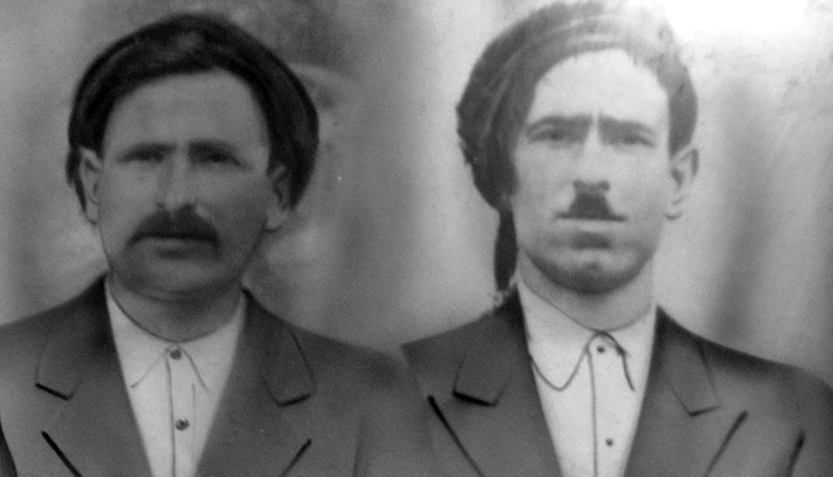 Από αριστερά τα αδέλφια Κωνσταντίνος και Γεώργιος Τσαφαντάκης του Ιωάννου από το Δούλι.