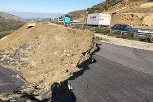 καθίζηση στο δρόμο της Μεσαράς