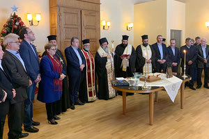 ο περιφερειάρχης Κρήτης Σταύρος Αρναουτάκης κατά την τελετή κοπής της βασιλόπιτας της Περιφερειακής Ενότητας Ρεθύμνου